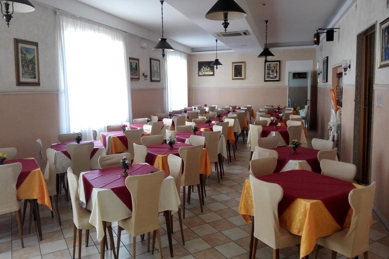 Hotel Carol Cesenatico Extérieur photo